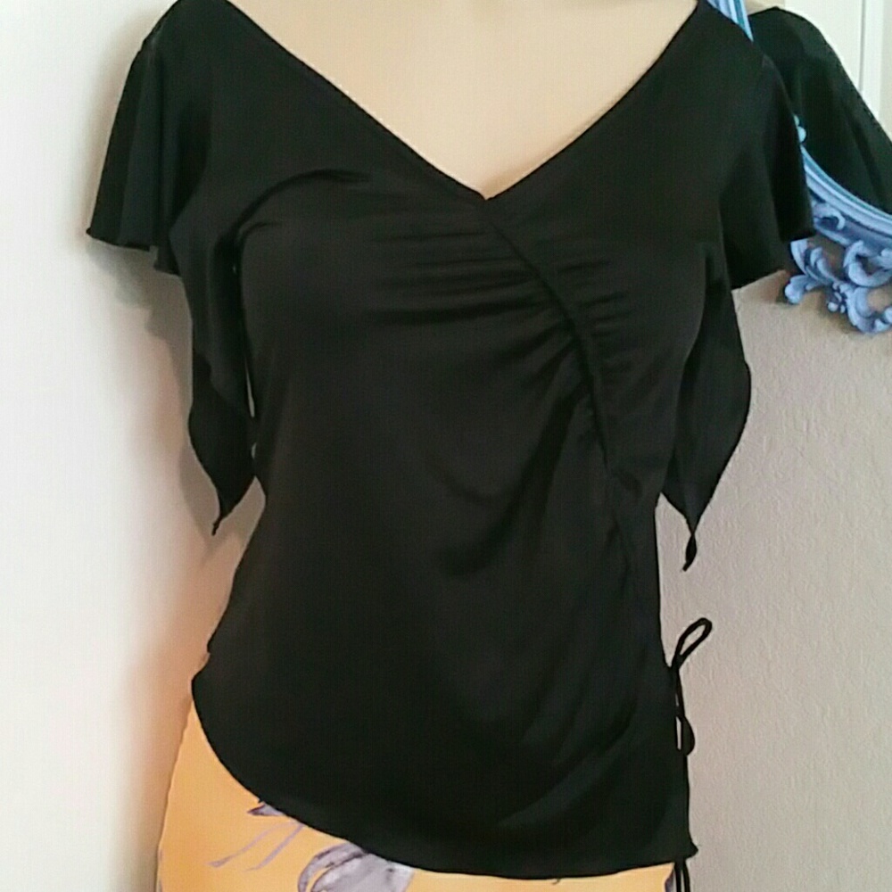 NWT Split sleeve angle cut top with tie side